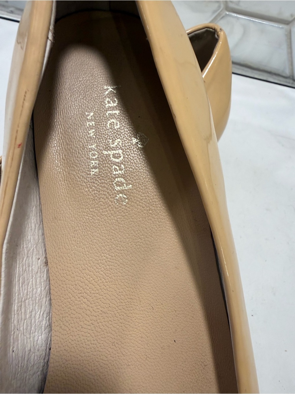 Kate Spade New York Nude Ballet Flats Shoes Bow Gold Size 7M Patent Leather - Picture 3 of 10